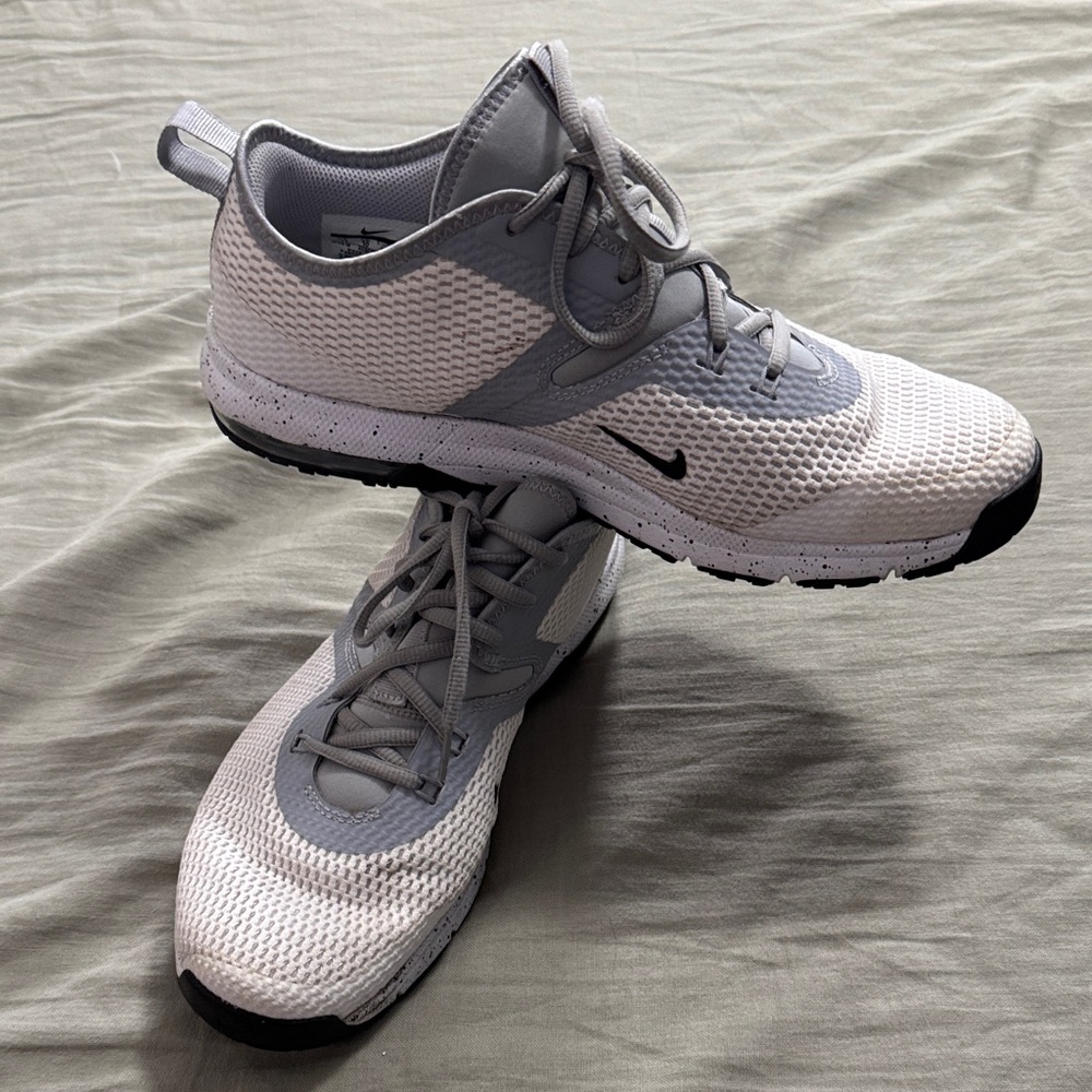 Nike White and Gray Airmax TYPHA Athletic Trainer Sneakers Size 11